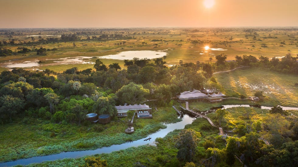 De Xigera Safari Lodge in Botswana bevindt zich op een prachtige plek in de Okavango Delta Een centrum voor hernieuwbare energie en elektrische voertuigen voor safaris zorgen dat de planeet wordt gespaard