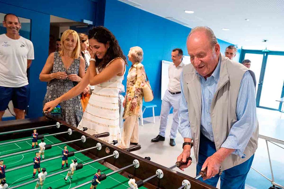 Rey Juan Carlos y Xisca Perelló partida futbolín