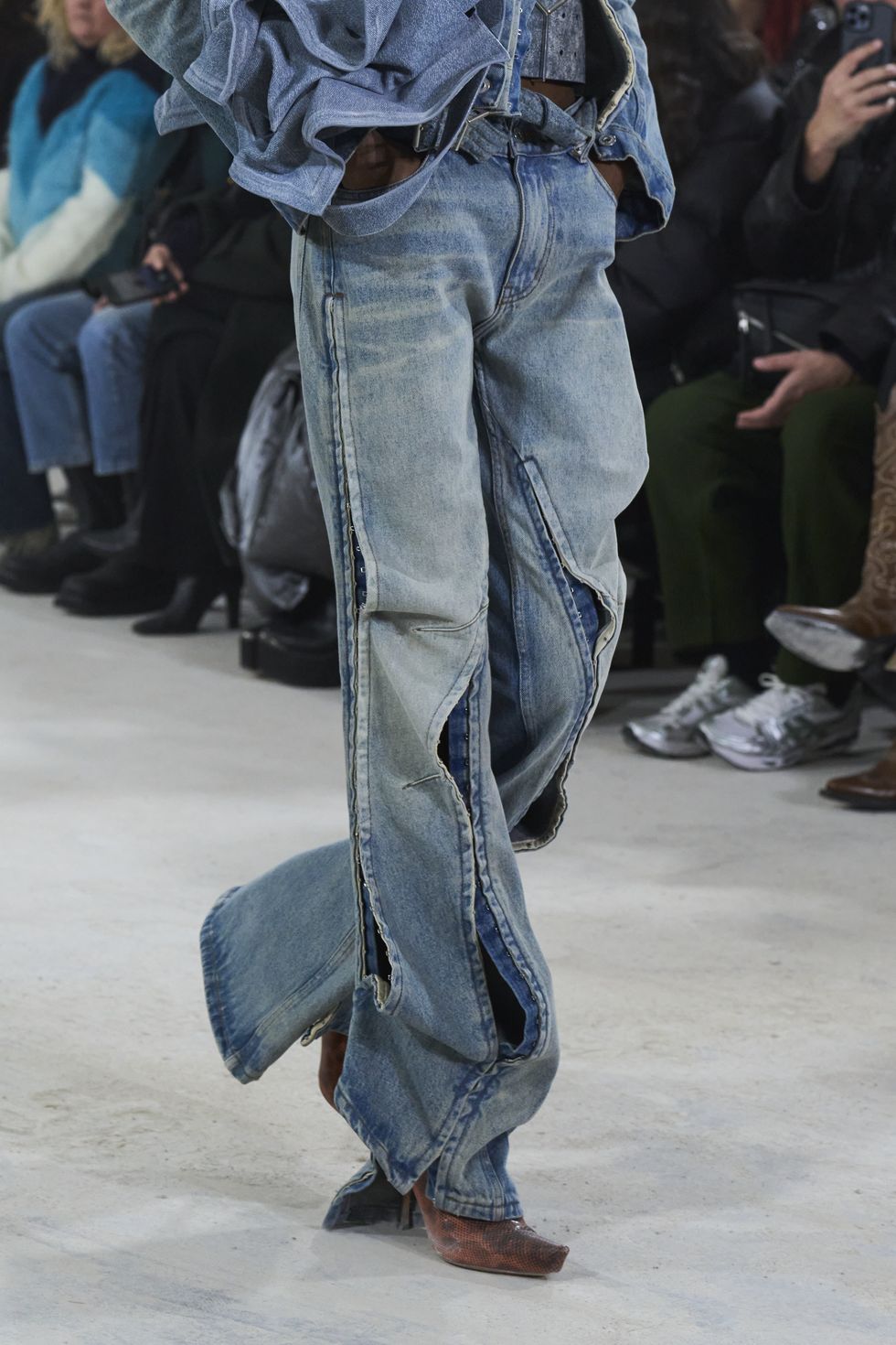 Pantaloni Autunno Inverno 2023 2024 tendenze moda dalle sfilate