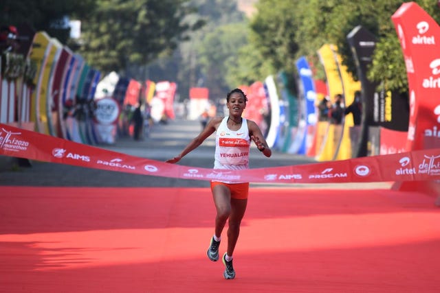 yalemzerf yehualaw gana el medio maratón de nueva delhi