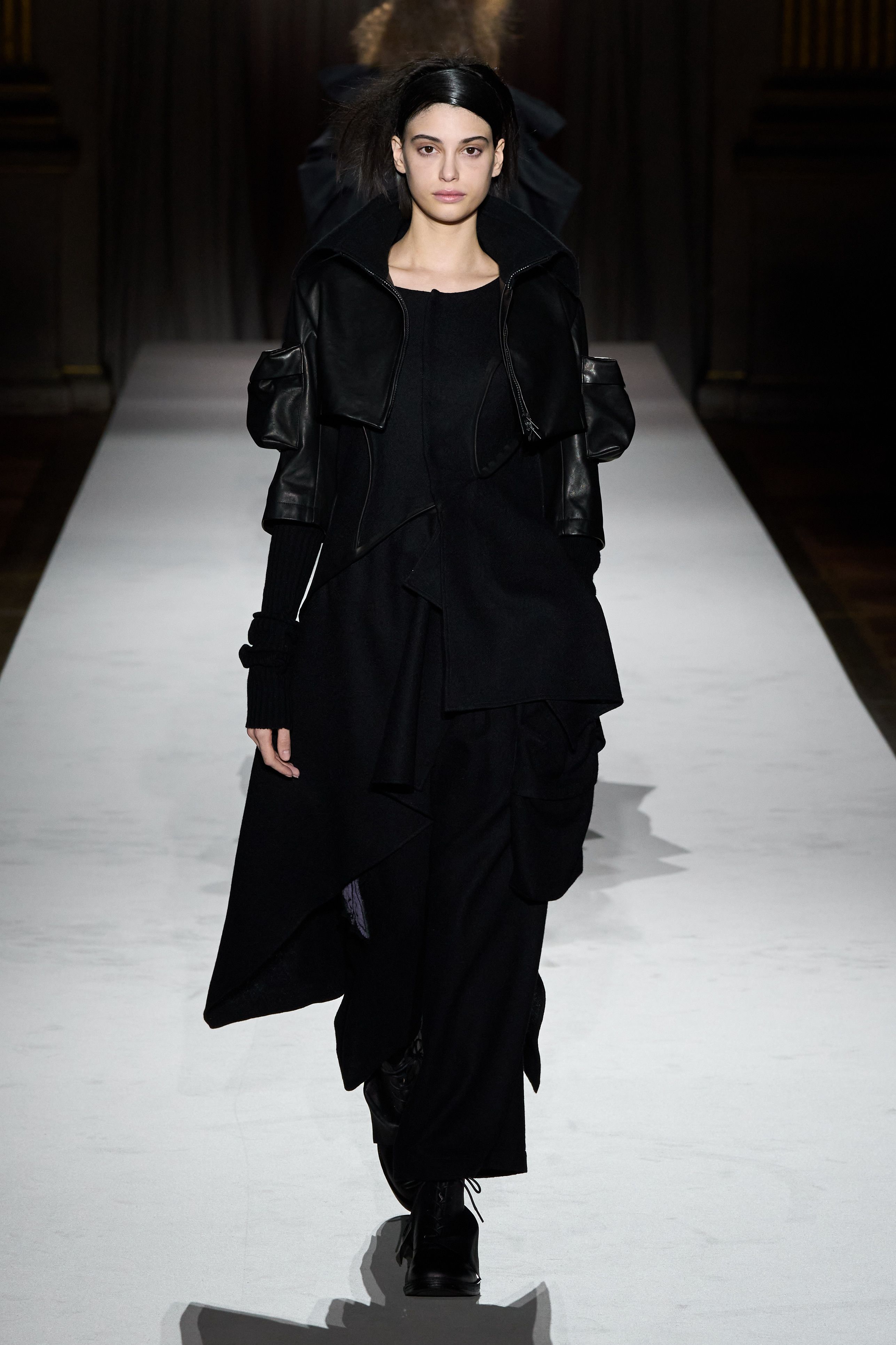 ヨウジヤマモト(YOHJI YAMAMOTO)2025-26秋冬コレクション ヨウジヤマモト(YOHJI YAMAMOTO)2025-26秋冬コレクション