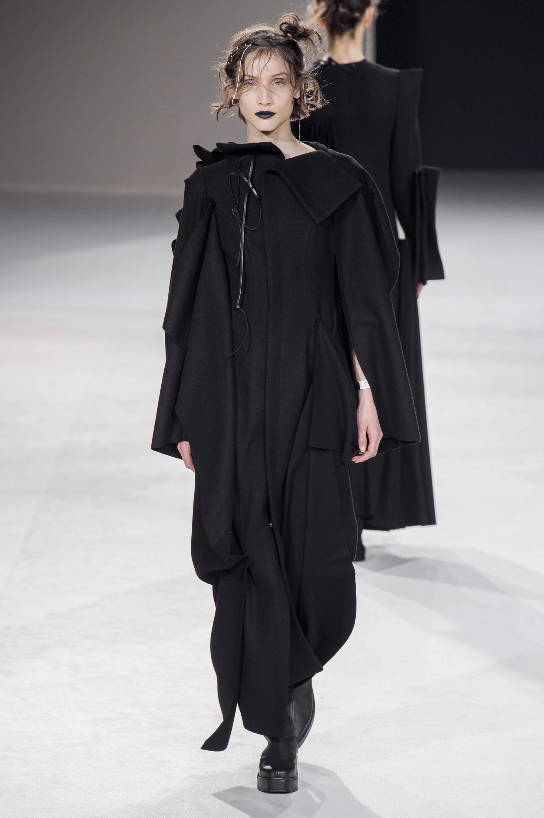 ヨウジヤマモト」（YOHJI YAMAMOTO）｜2019秋冬NY、ロンドン