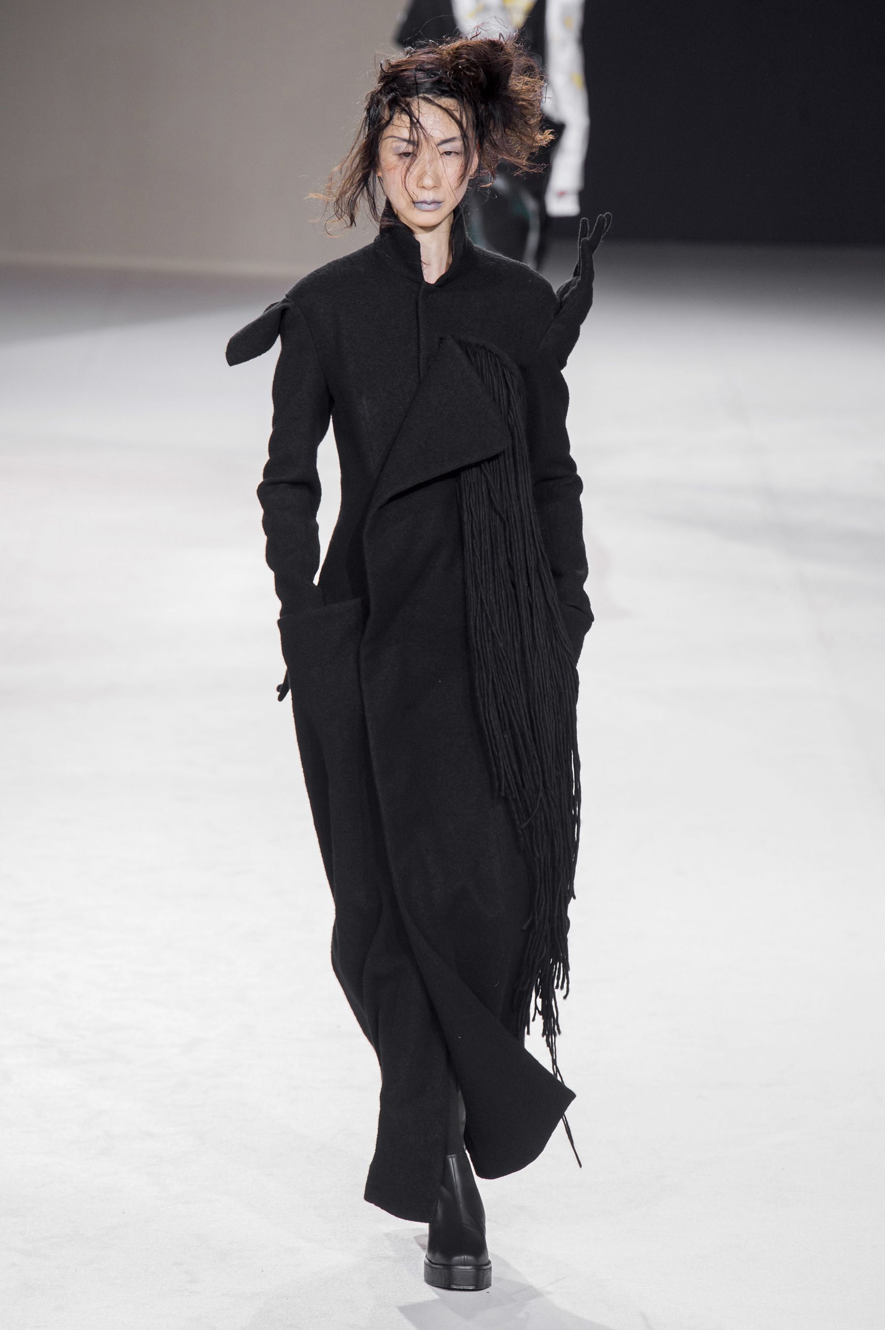 ヨウジヤマモト」（YOHJI YAMAMOTO）｜2019秋冬NY、ロンドン
