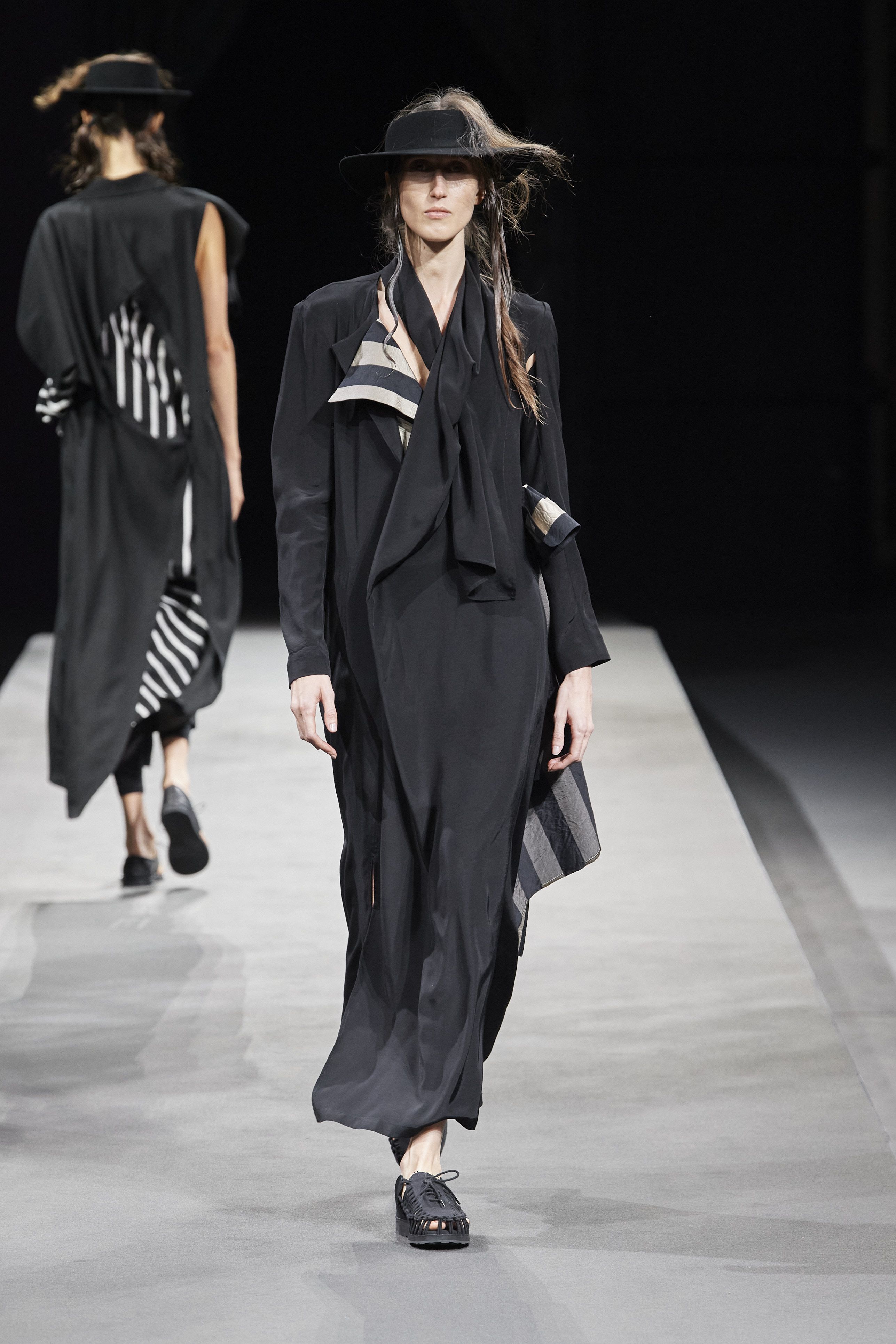 ヨウジヤマモト（YOHJI YAMAMOTO）」2023春夏コレクション