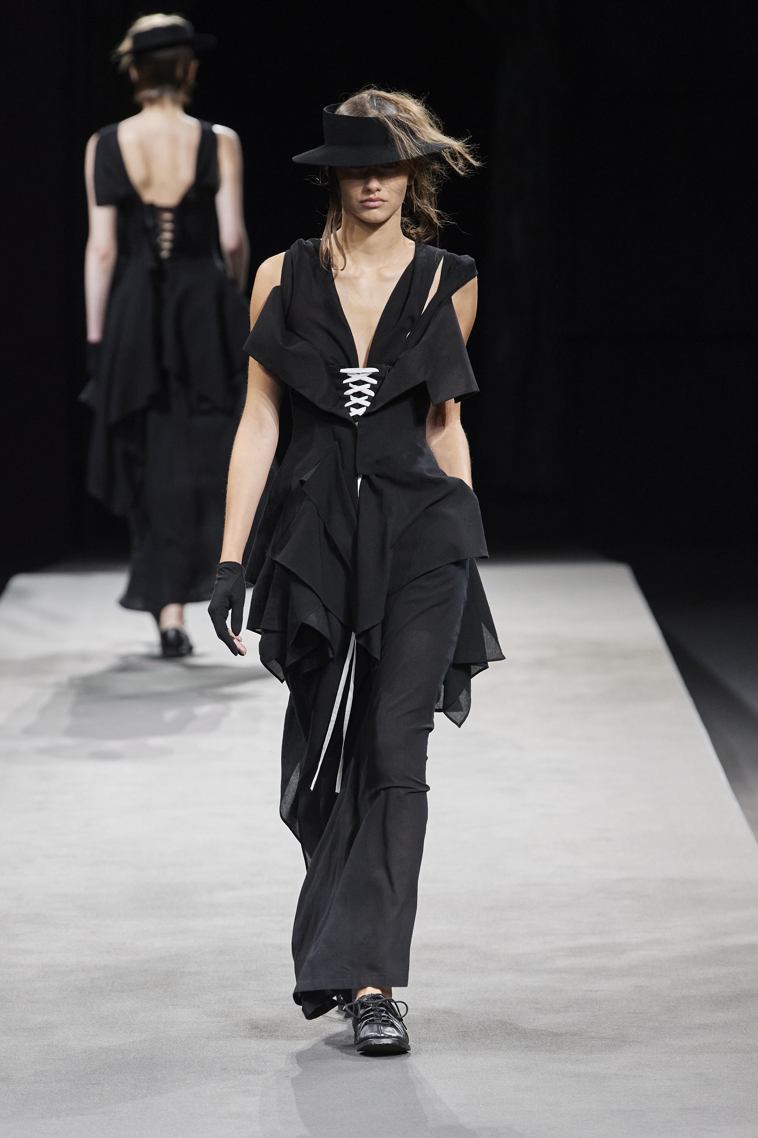 ヨウジヤマモト（YOHJI YAMAMOTO）」2023春夏コレクション