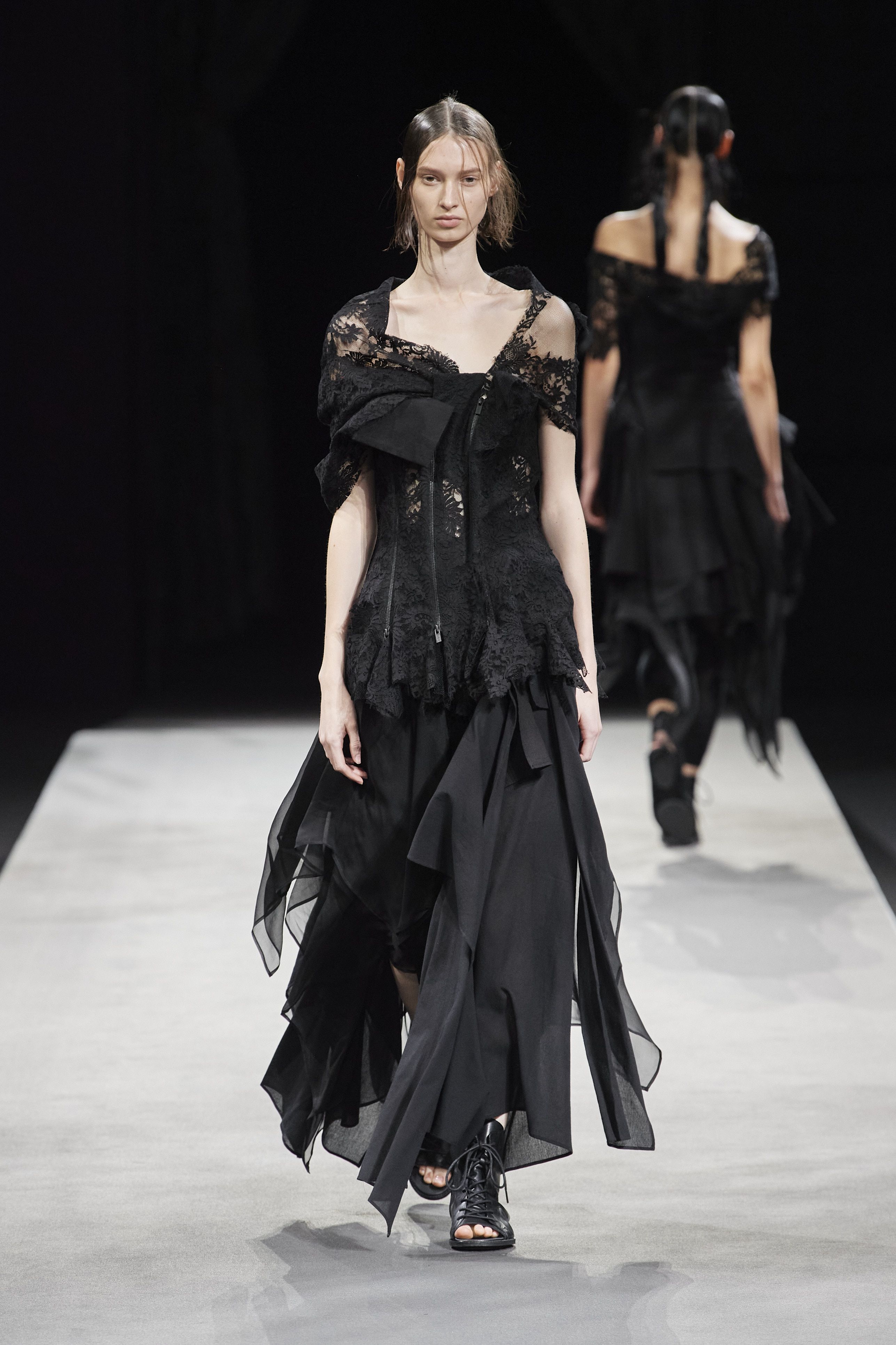 Yohji Yamamoto 2023年春夏コレクション | パリ | 画像45枚