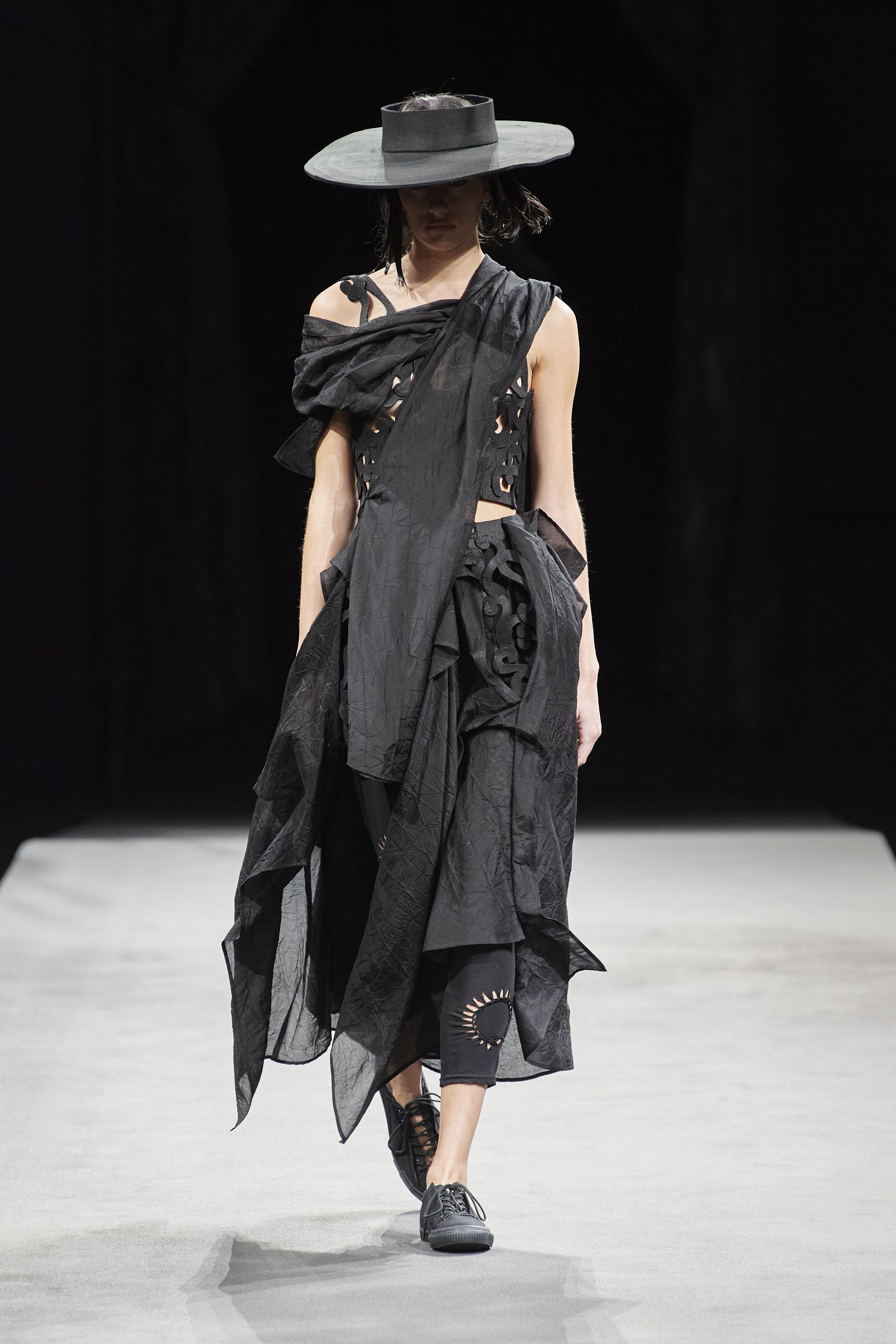 ヨウジヤマモト（YOHJI YAMAMOTO）」2023春夏コレクション
