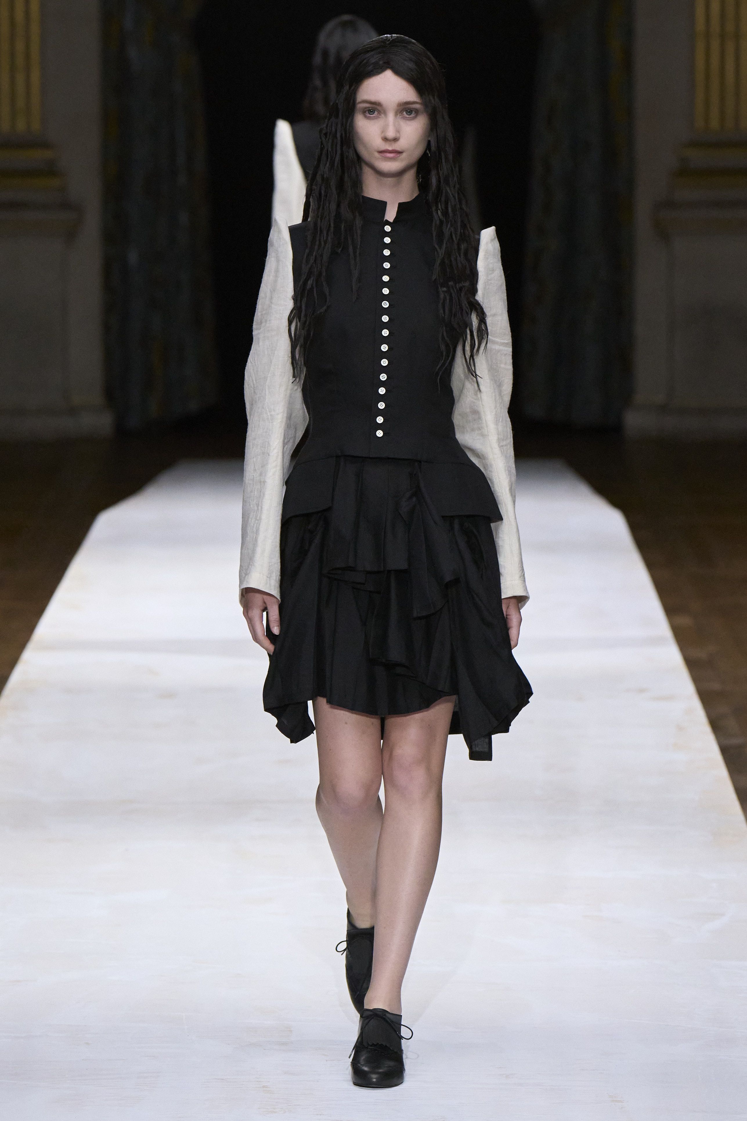 ヨウジヤマモト(YOHJI YAMAMOTO)2024春夏コレクション ヨウジヤマモト(YOHJI YAMAMOTO)2024春夏コレクション