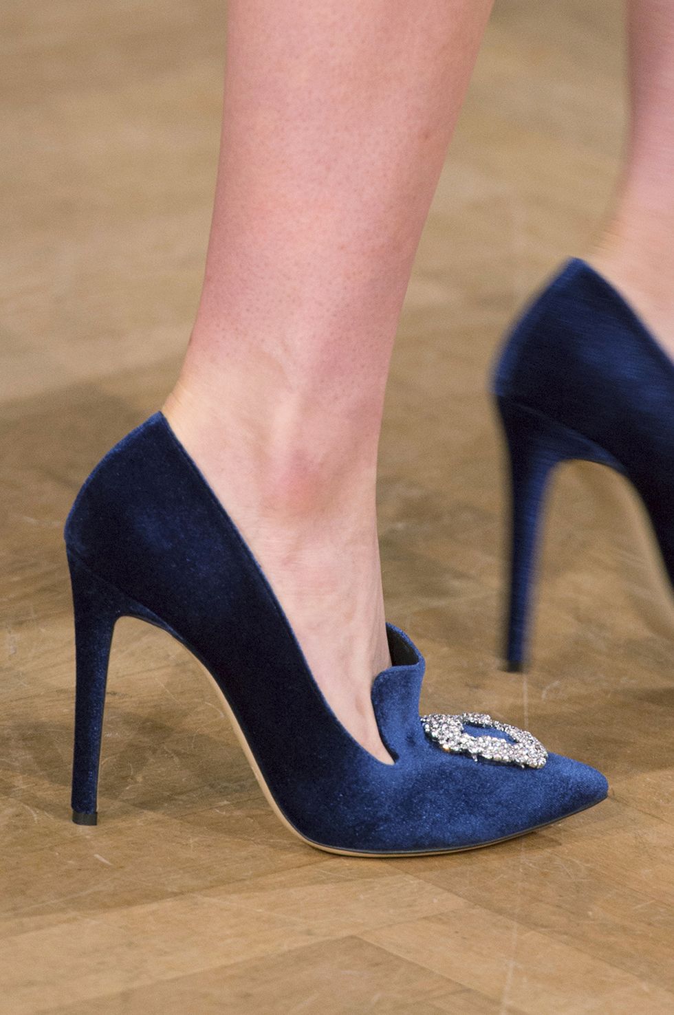 Footwear, High heels, Cobalt blue, Blue, Shoe, Leg, Court shoe, Electric blue, Basic pump, Human leg, 