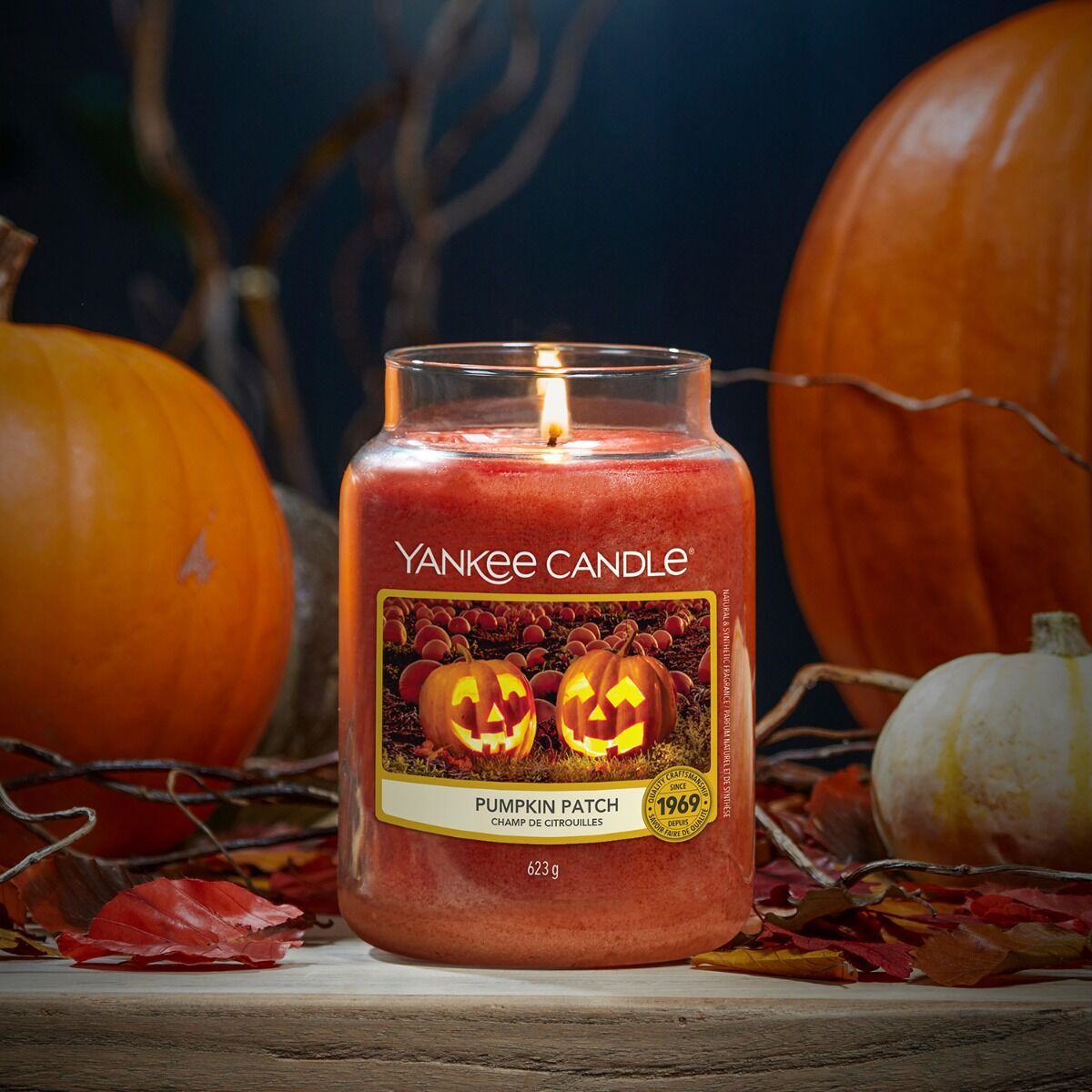 https://hips.hearstapps.com/hmg-prod/images/yankee-candle-launches-pumpkin-patch-candle-1599743400.jpg