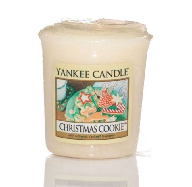 Shoppers are racing to Clintons after spotting Yankee candle melts reduced  to just 10p in January sales