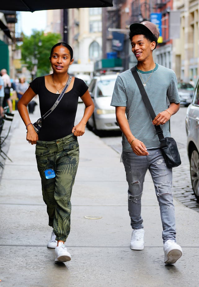 https://hips.hearstapps.com/hmg-prod/images/yara-shahidi-and-brother-sayeed-shahidi-on-august-17-2022-news-photo-1690474360.jpg?crop=1.00xw:0.349xh;0,0.0869xh&resize=640:*