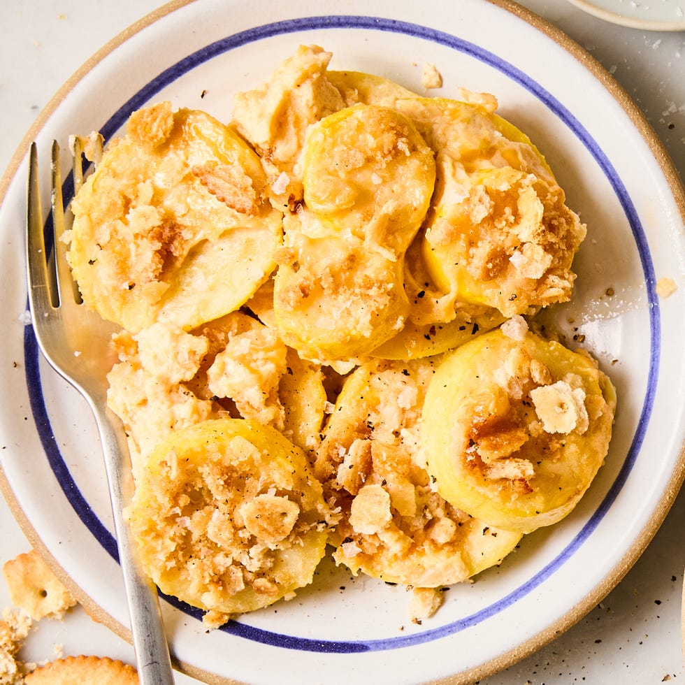 sliced yellow squash in a casserole topped with crushed ritz crackers