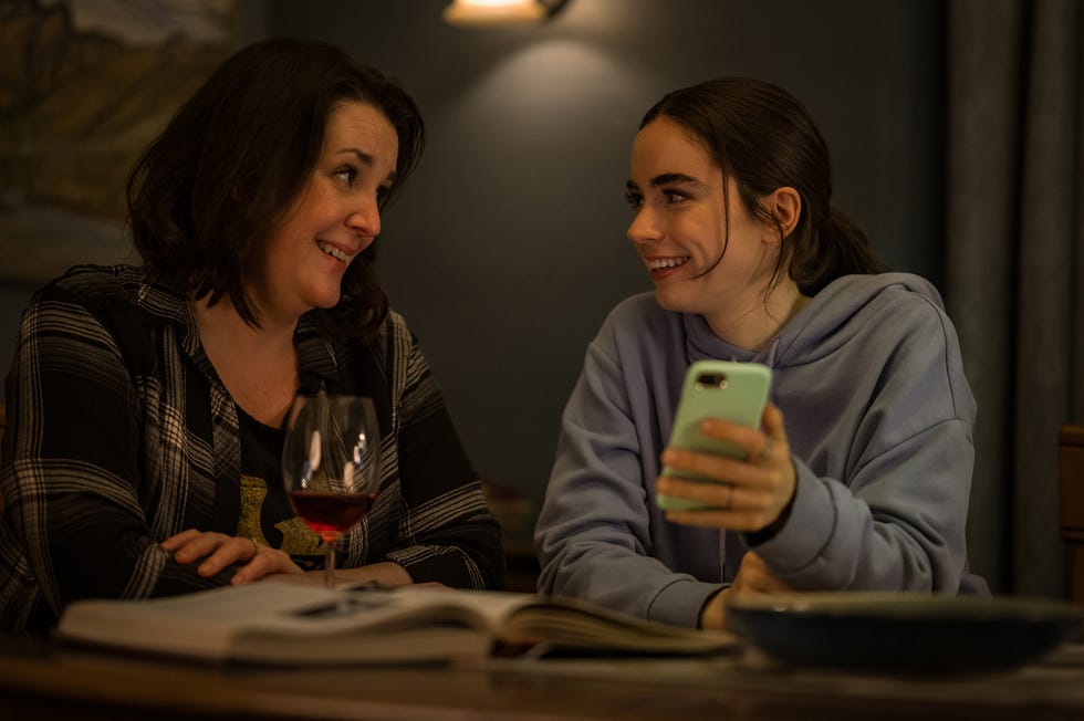 l r melanie lynskey as shauna and sarah desjardins as callie sadecki in yellowjackets, episode 1, season 3, streaming on paramount with showtime, 2025 photo credit kailey schwermanparamount with showtime