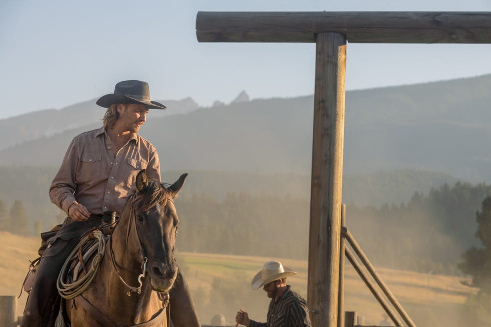 yellowstone spinoff y marshals luke grimes kayce dutton