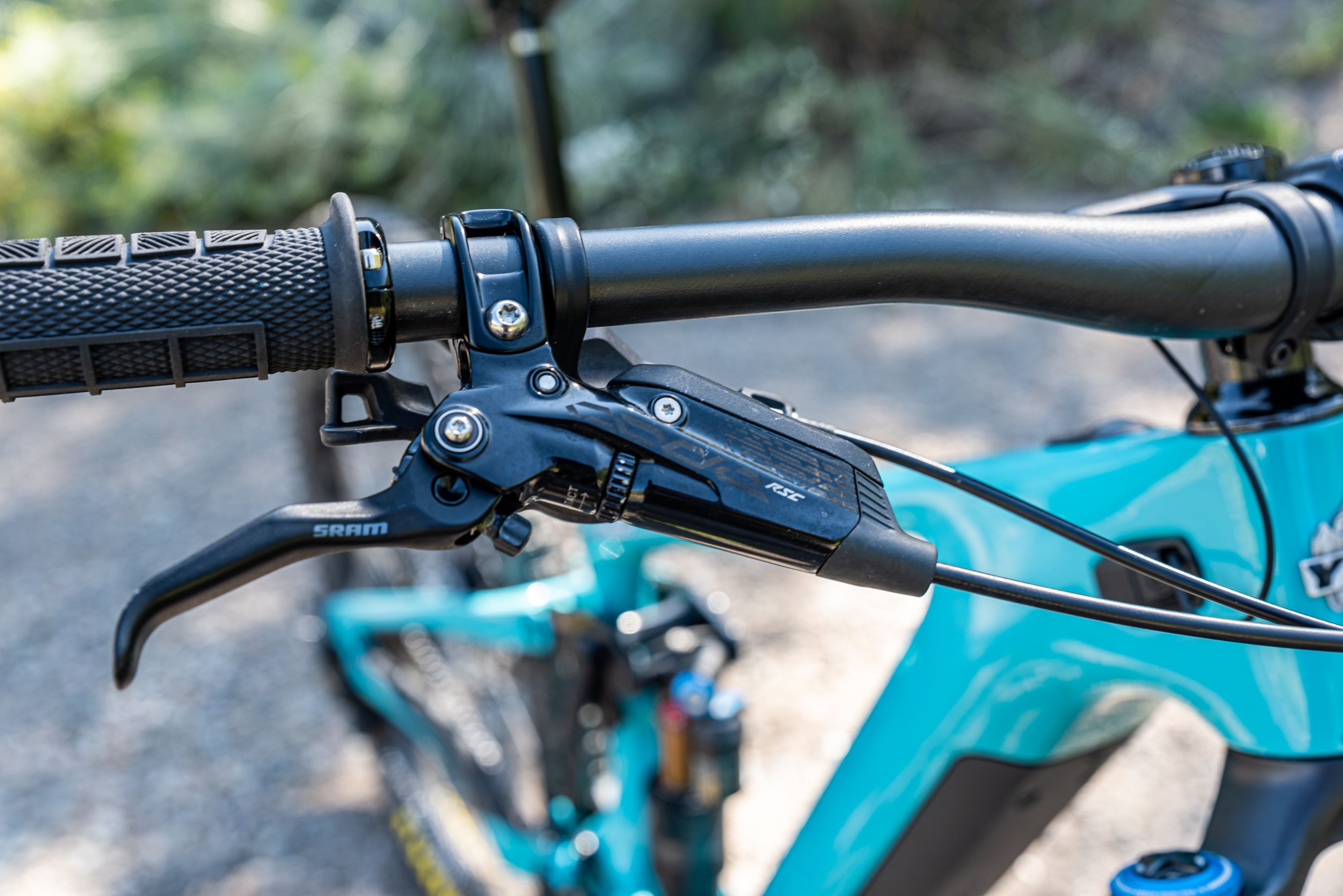 Yeti’s thermoplastic bar cuts down on vibration, the company claims. 