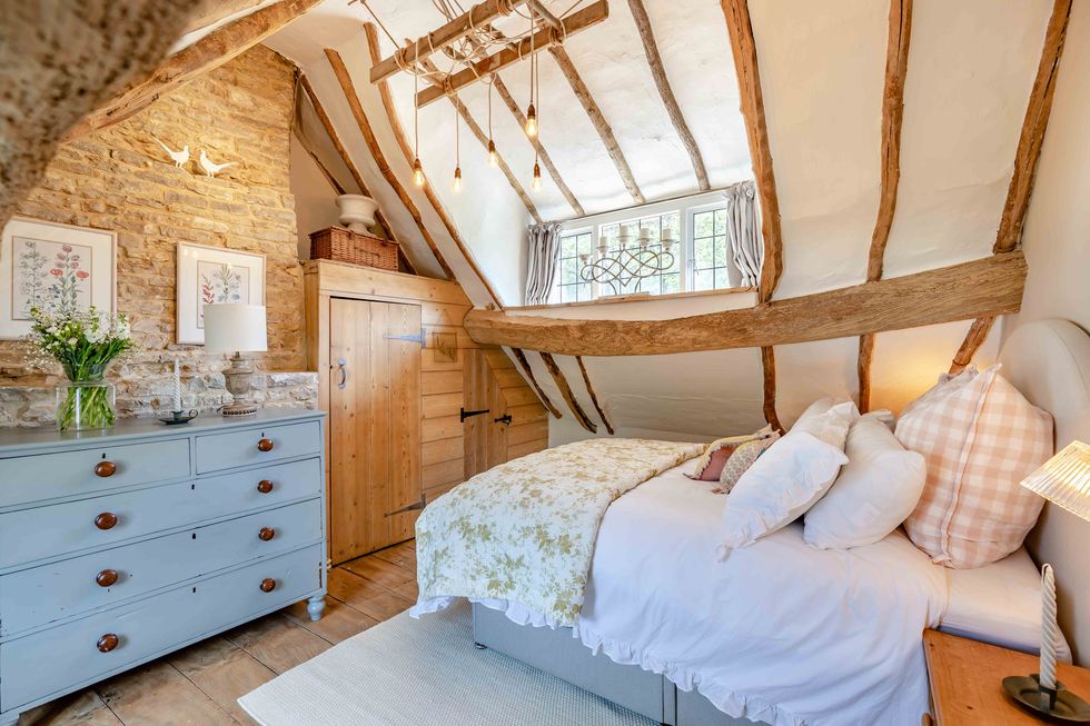 quaint cottage for sale in warwickshire