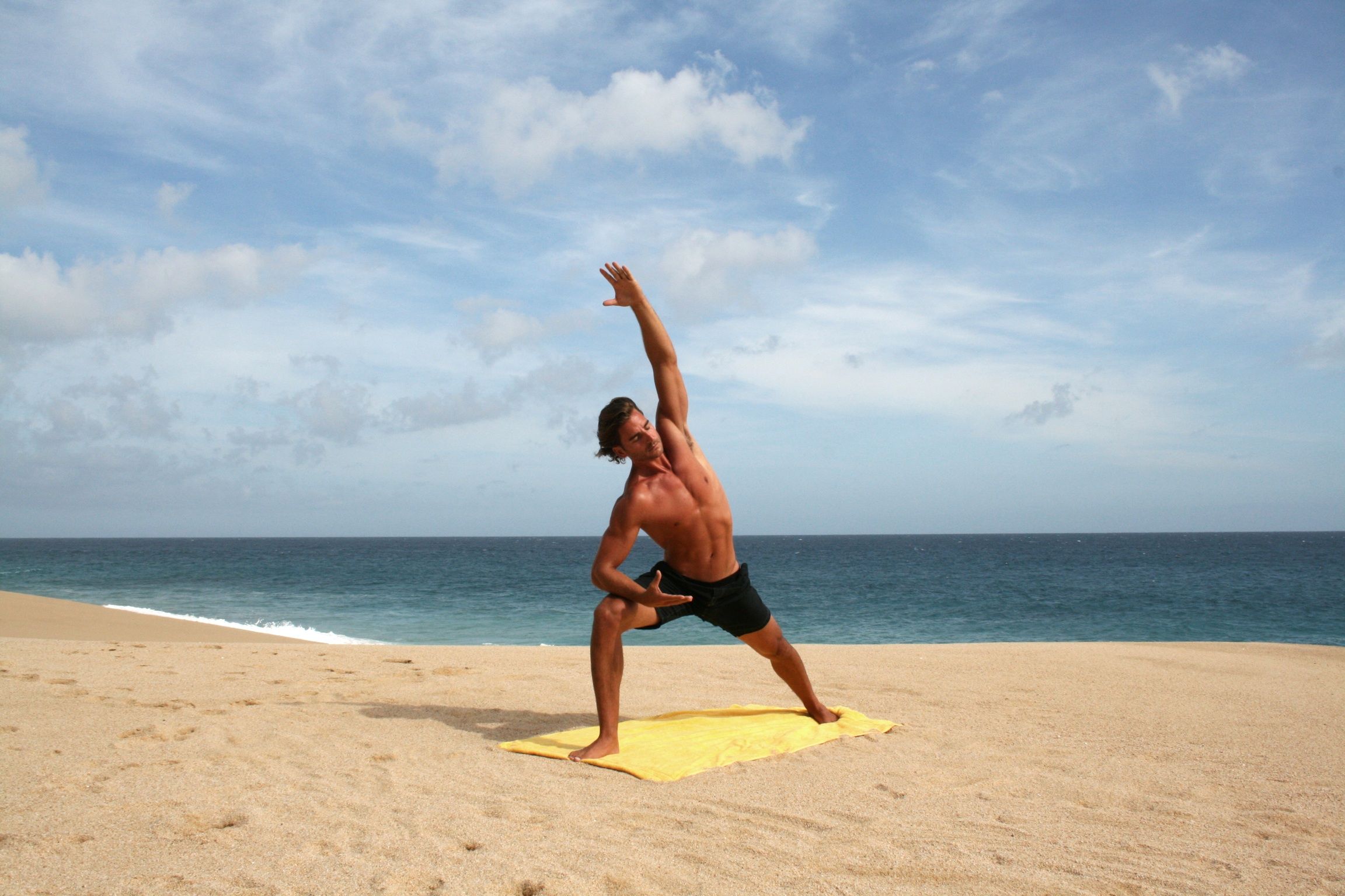 https://hips.hearstapps.com/hmg-prod/images/yoga-at-the-beach-news-photo-1624532127.jpg