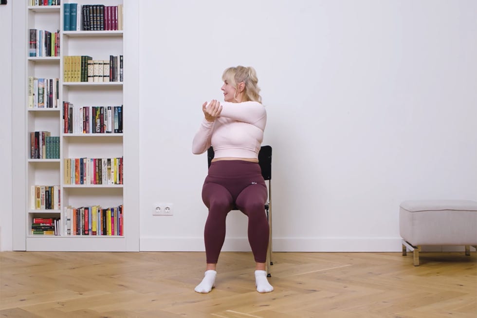 yoga sulla sedia