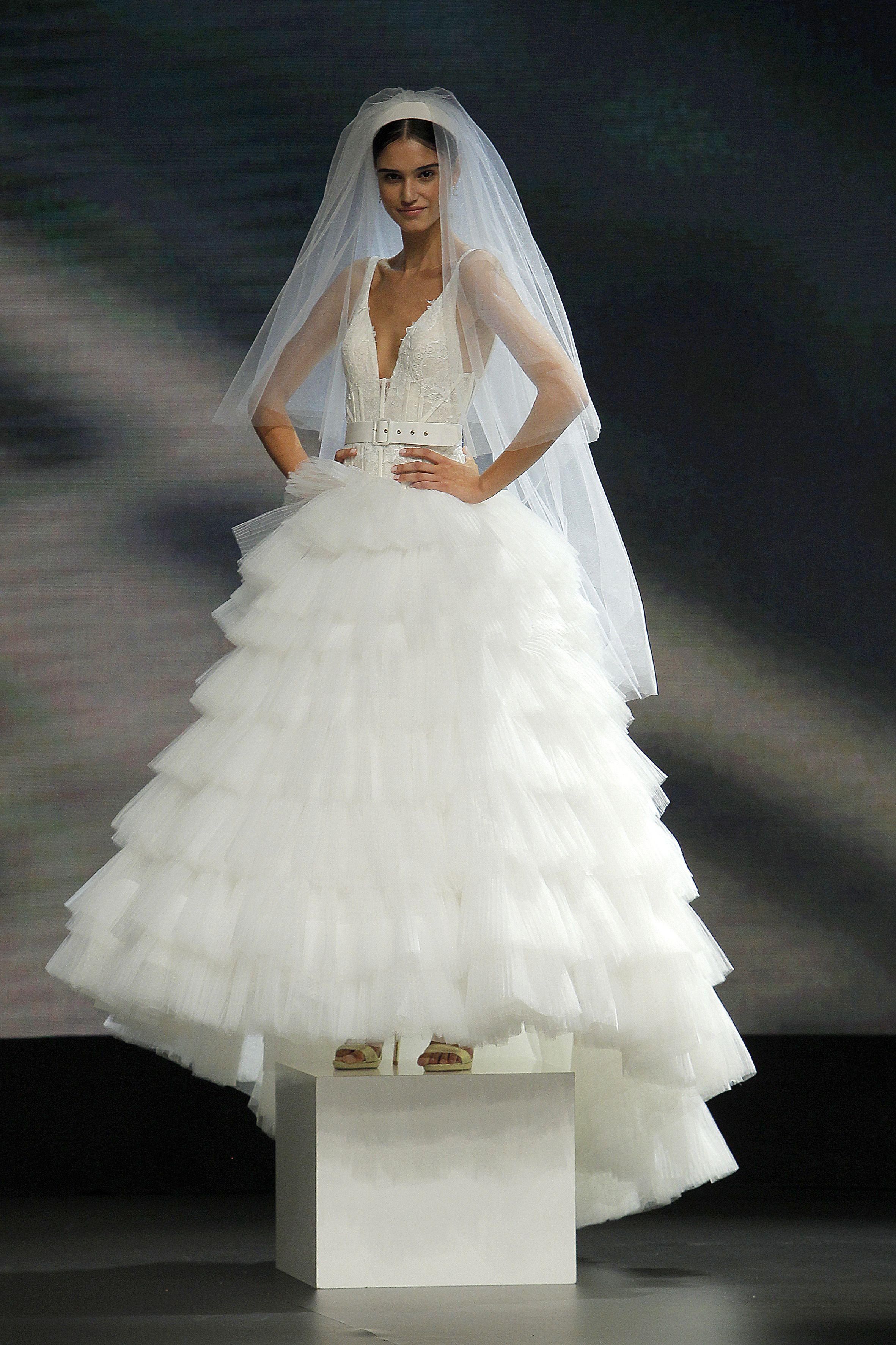 ヨーランクリス2021FALLコレクション｜ELLE mariage [エル