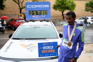 yomif kejelcha bate el record mundial de la media maraton de valencia