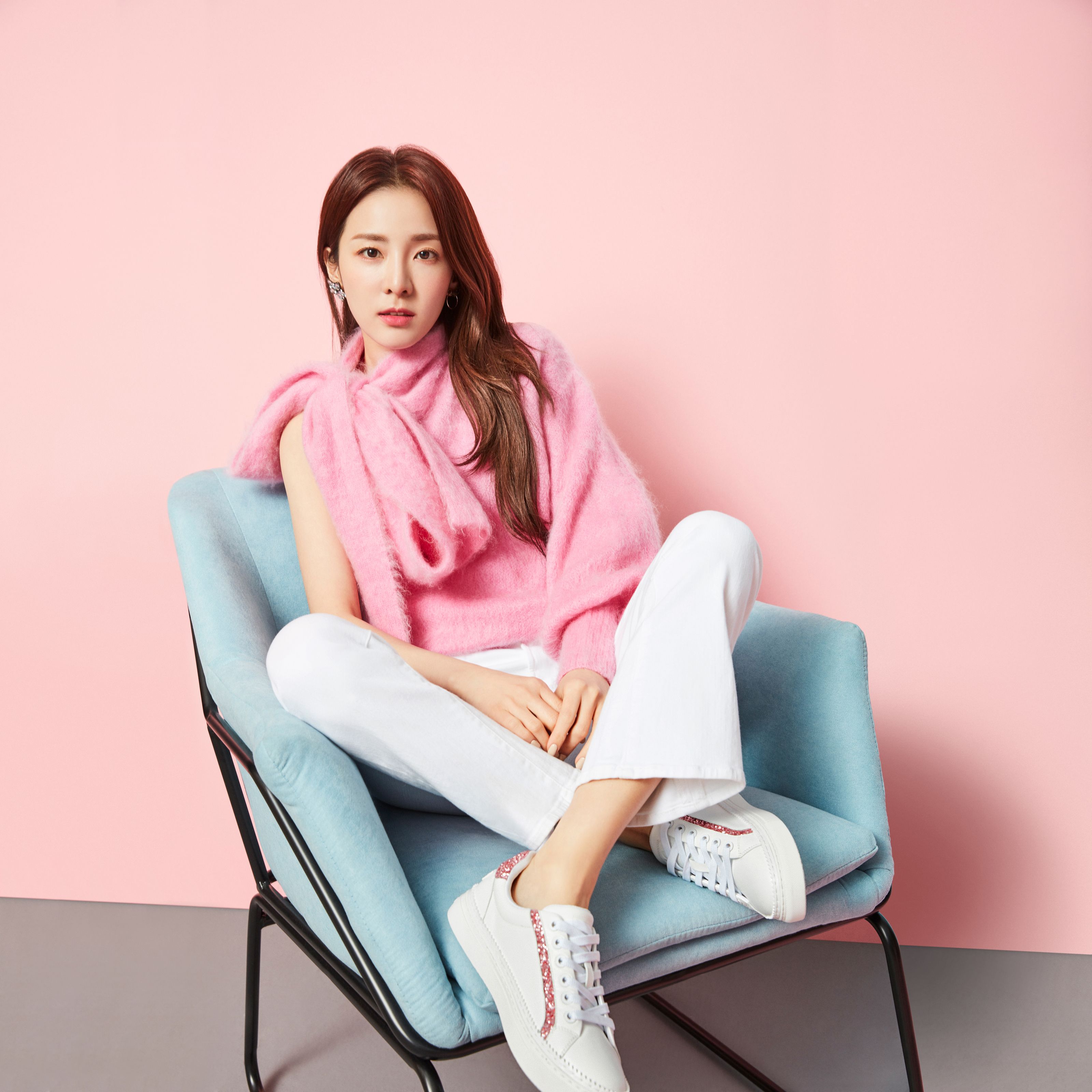 美國時尚網站YOOX與韓牌鞋履始祖SUECOMMA BONNIE合作推出春季膠囊系列
