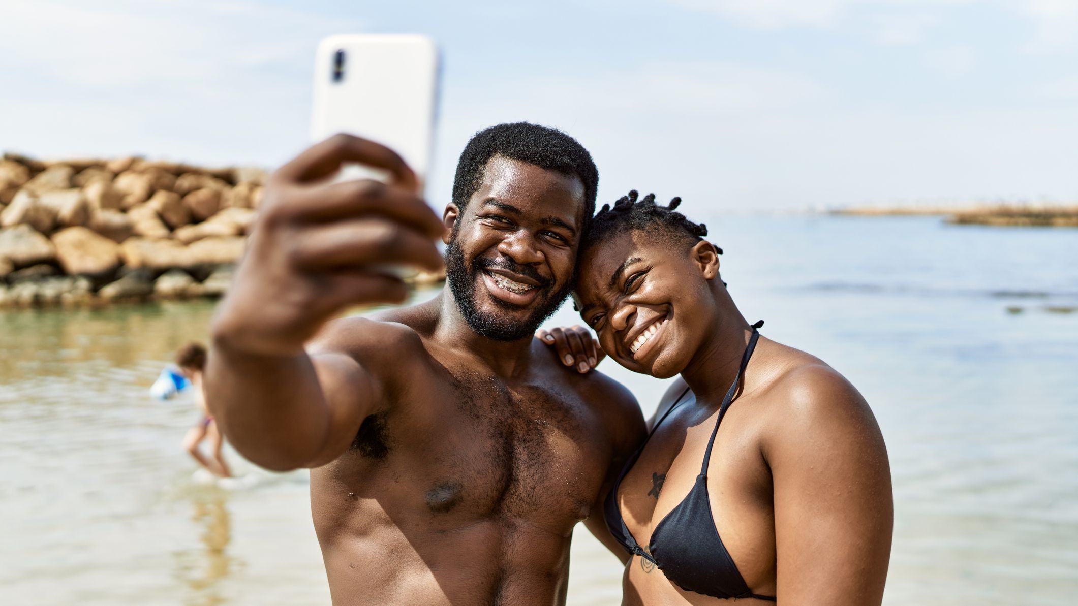 https://hips.hearstapps.com/hmg-prod/images/young-african-american-tourist-couple-wearing-royalty-free-image-1682363274.jpg?crop=1xw:0.84355xh;center,top
