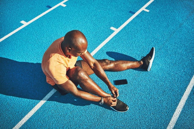 https://hips.hearstapps.com/hmg-prod/images/young-athlete-tying-up-his-shoes-on-a-running-track-royalty-free-image-911667868-1535048466.jpg?crop=1.00xw:0.755xh;0,0.179xh&resize=640:*