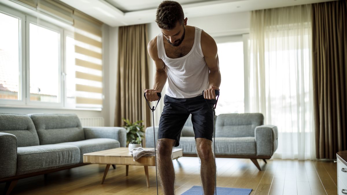 Salud: Cinco ejercicios con bandas elásticas para tonificar fácilmente y en  casa los músculos