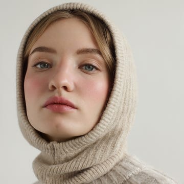 winter arc model in knitted snood winter arc