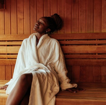 vrouw in de sauna