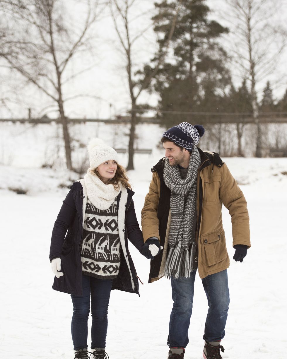 35 Fun Winter Date Ideas 2024 - Winter Activities for Couples