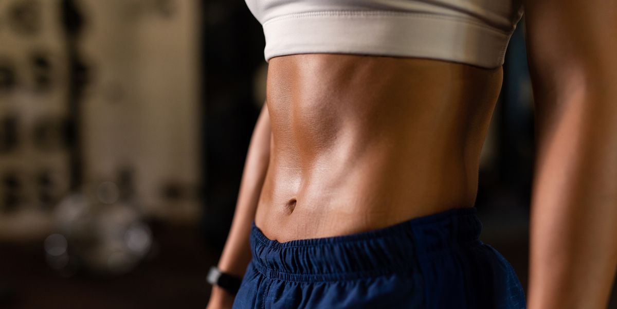 https://hips.hearstapps.com/hmg-prod/images/young-fit-woman-doing-abs-workout-in-the-gym-royalty-free-image-1750257823.pjpeg?crop=1.00xw:0.752xh;0,0.0697xh&resize=1200:*