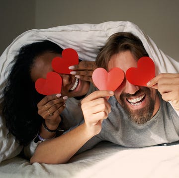 valentijns date in bed koppel in bed partners
