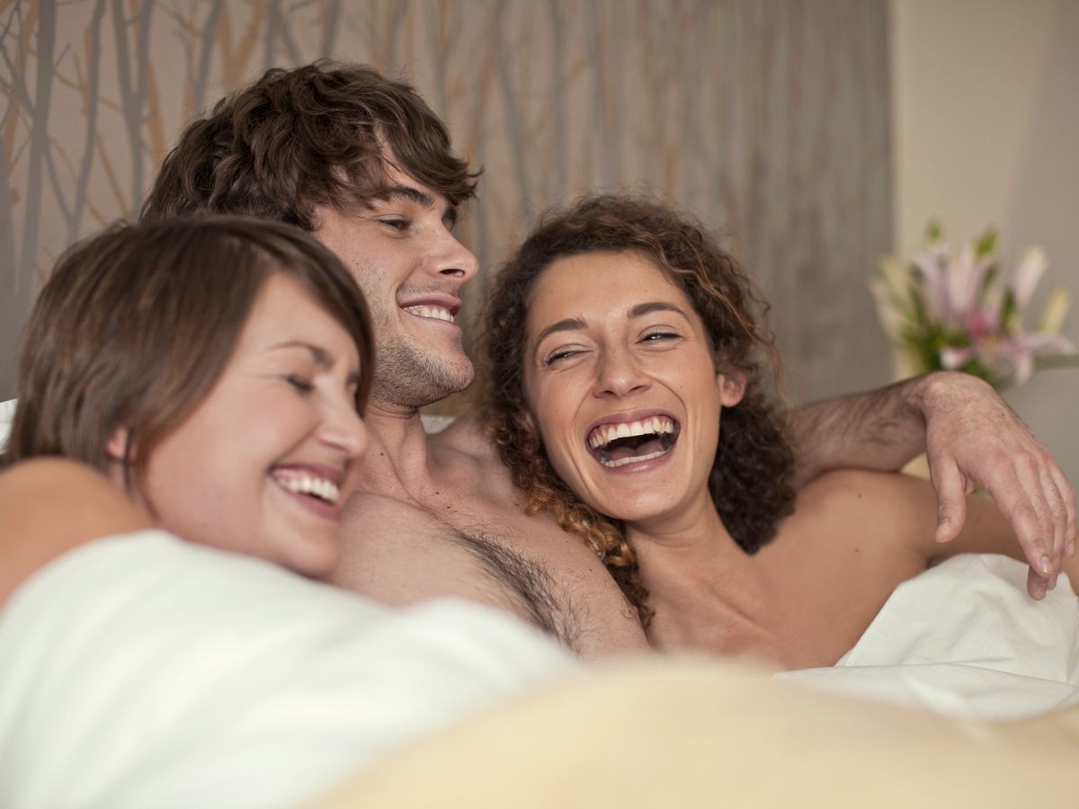 1200px x 900px - 10 Threesome Sex Positions That Are Super Hot and Totally Doable