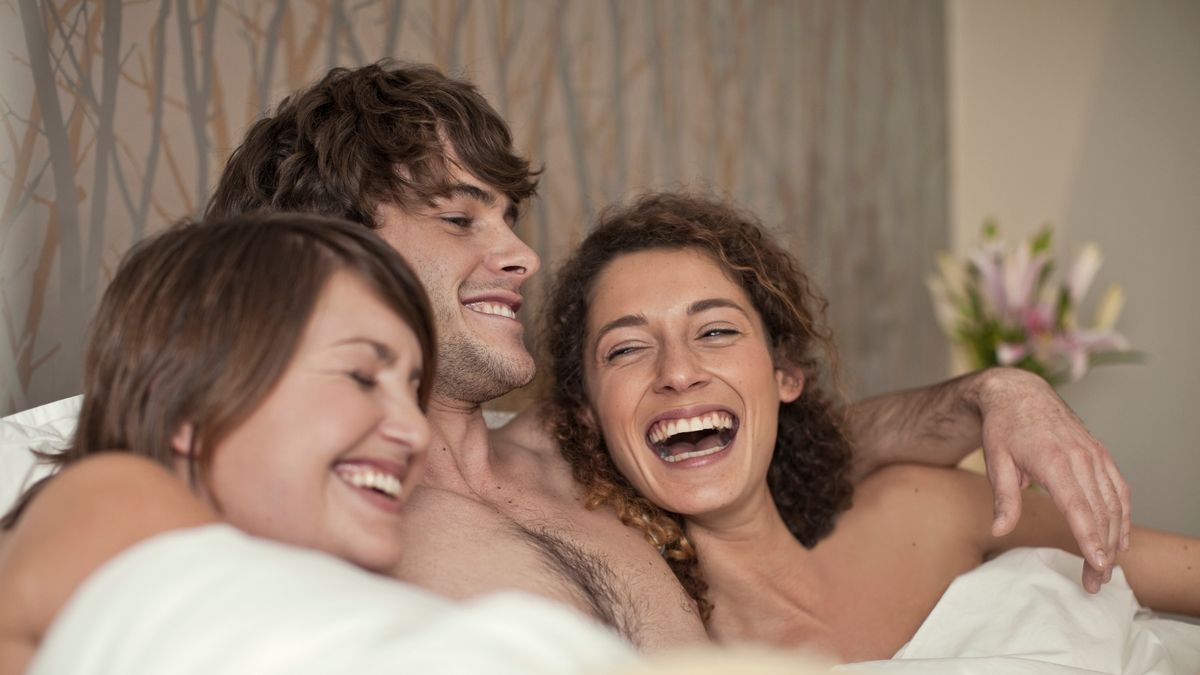2 Girls 1 Guy Sex Positions - 10 Threesome Sex Positions That Are Super Hot and Totally Doable