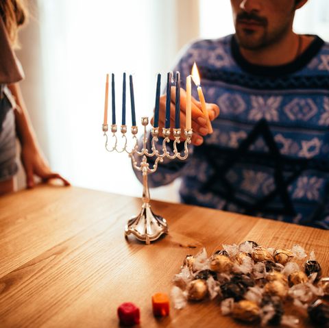 what is hanukkah– menorah lighting