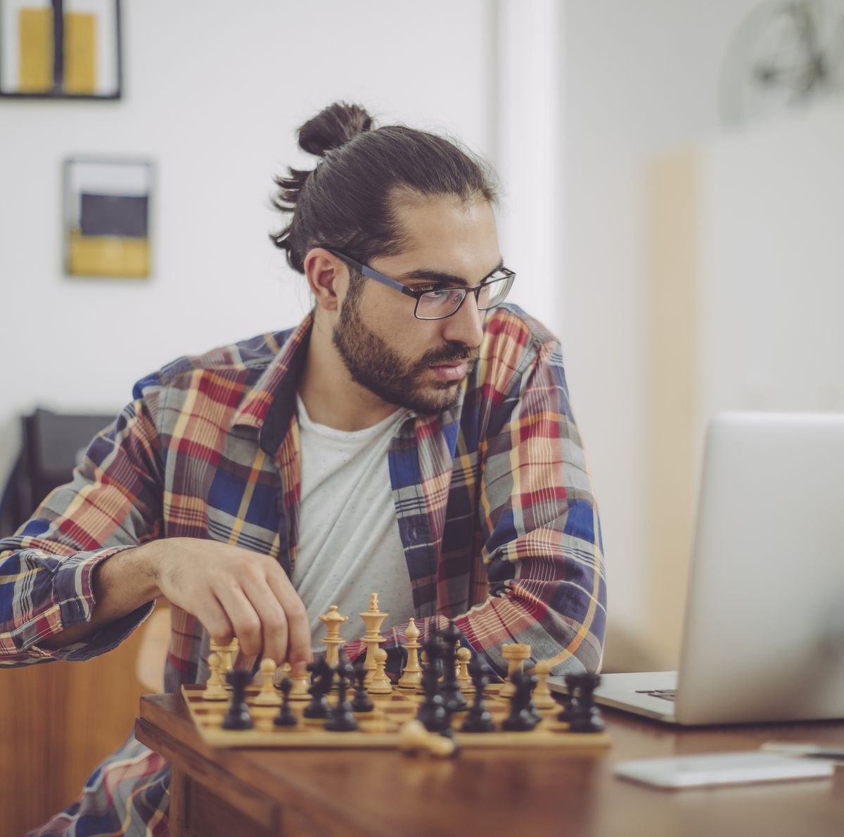 CHESS. Play chess online for free against real human players