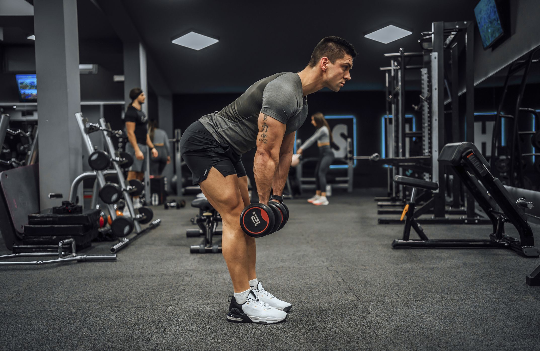 10 Gym Essentials for Men in 2024 (Boost Your Workout & Look Good)
