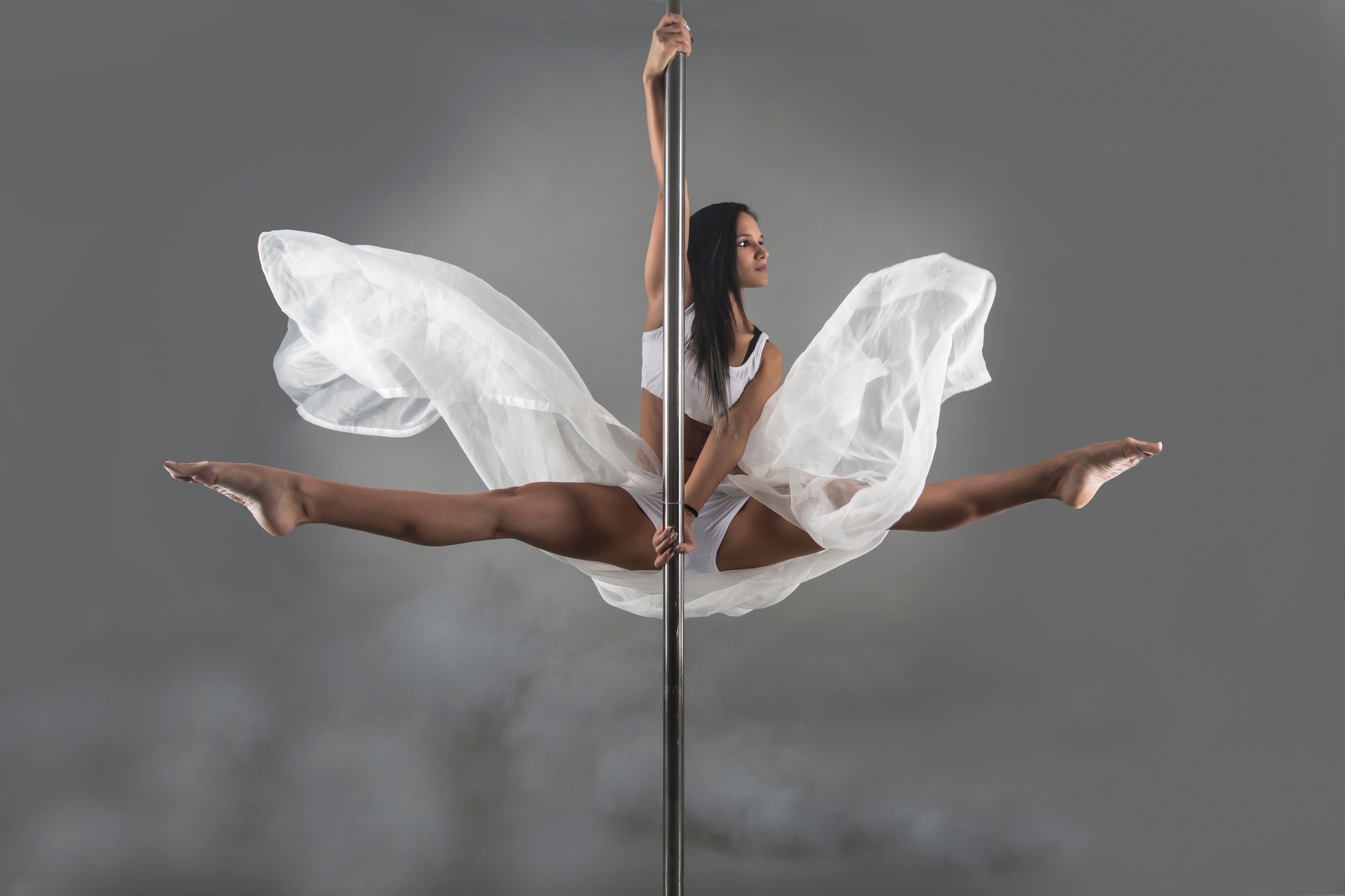 Pole Dance: beneficios físicos y mentales del deporte de moda