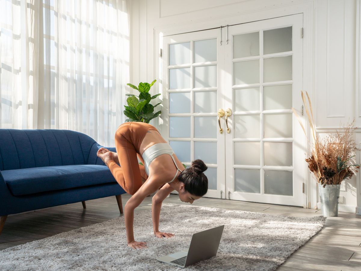 Yoga en casa: todos los consejos para empezar a practicar