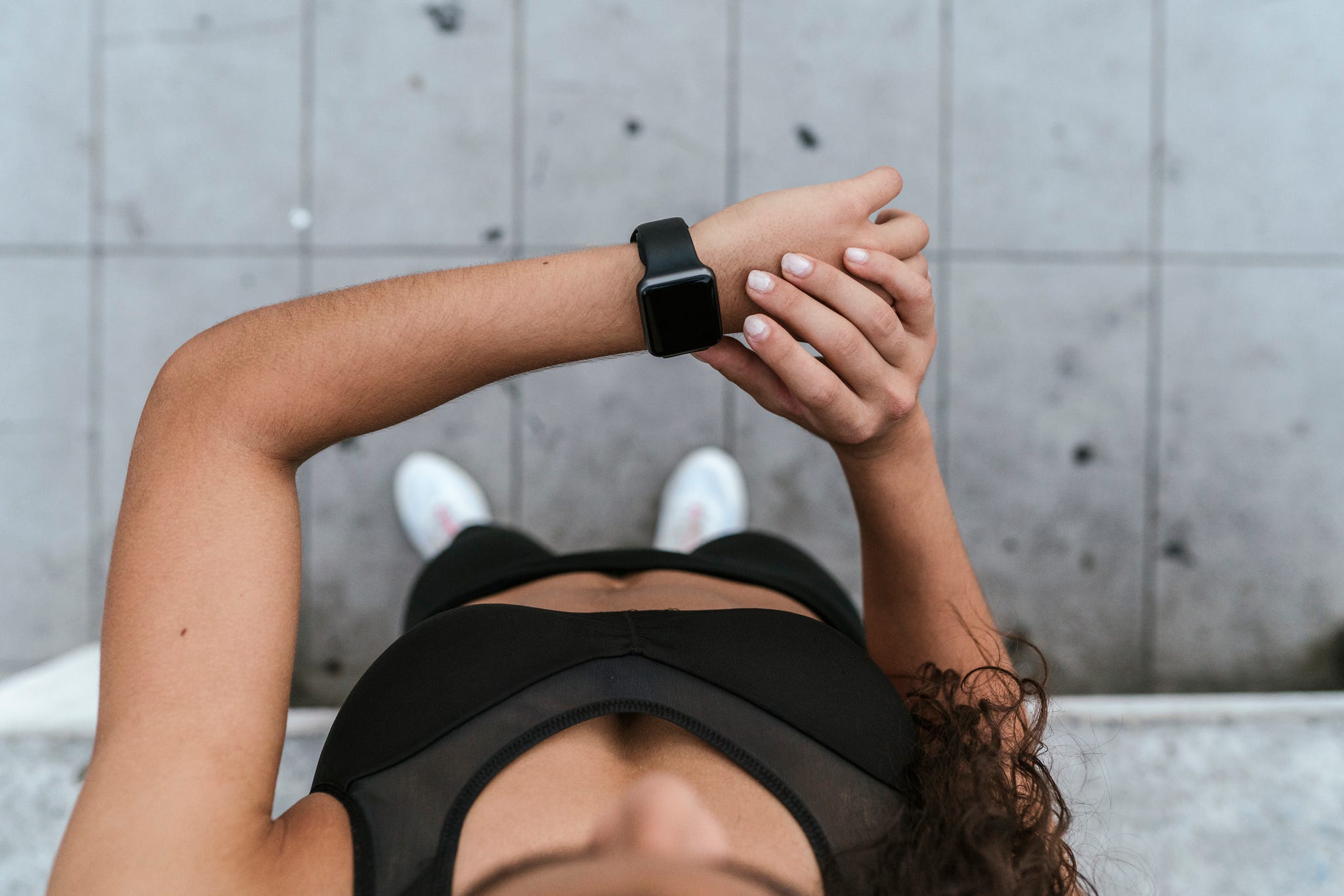 Health and fitness online tracker watch