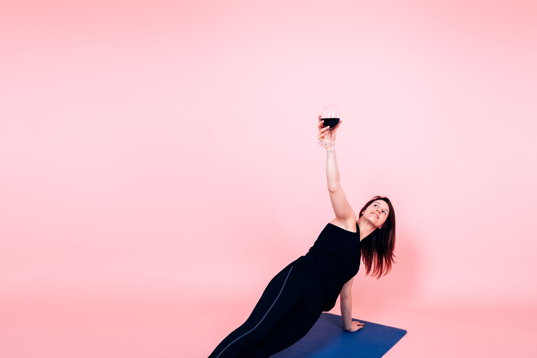 Drunk Yoga, ¿asanas con una copa de vino en la mano?