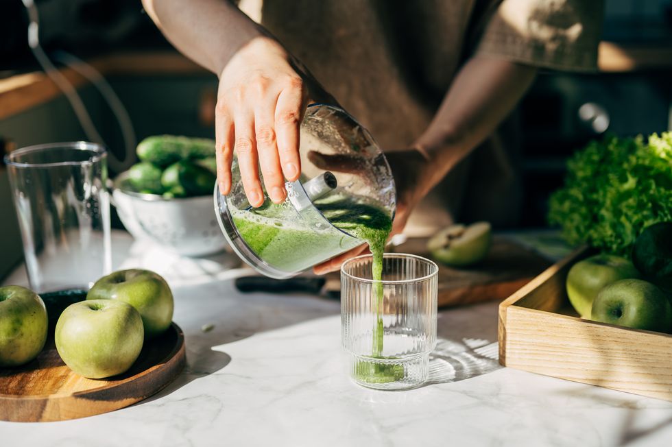 pouring green smoothie