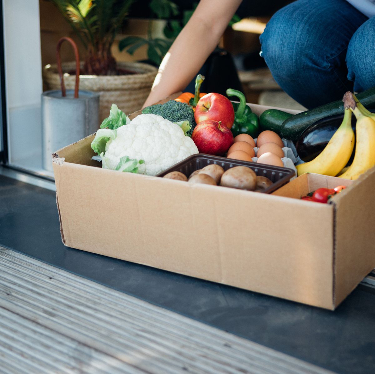 Grocery delivery services that'll send food to your front door 