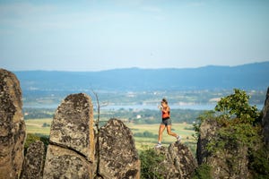 La zapatilla de trail running para mujer que arrasa en Decathlon