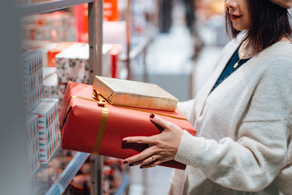 How to Make a Gift Budget: Tips to Save Money