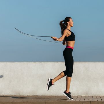 young woman training with a jumping rope