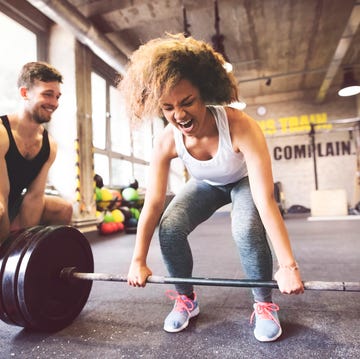 vrouw en man tijdens het sporten