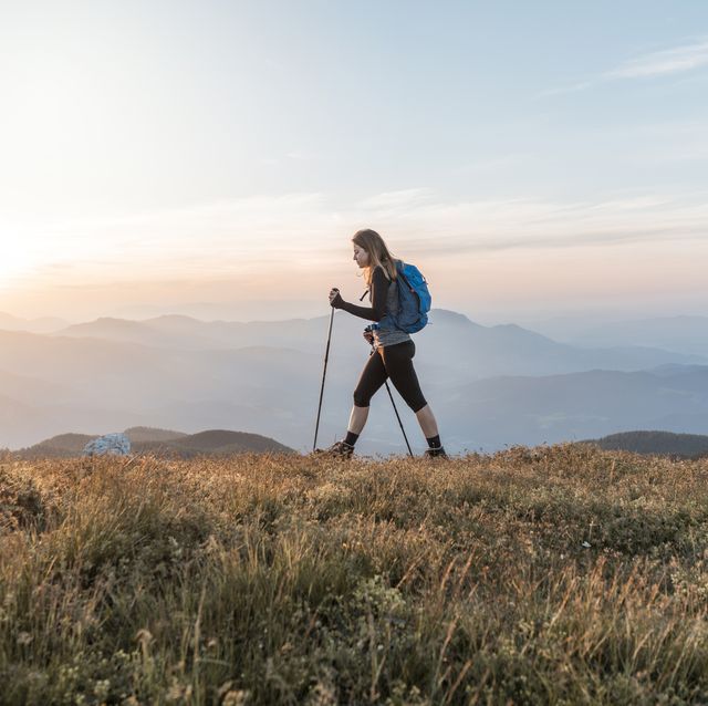 Las mejores botas de trekking para mujer: imprescindibles para pasear por  la montaña